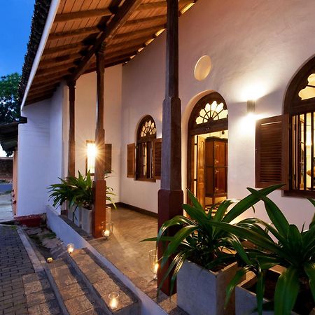 A 03 Bedroom Villa In Galle Fort With Roof Terrace & Pool Exterior foto