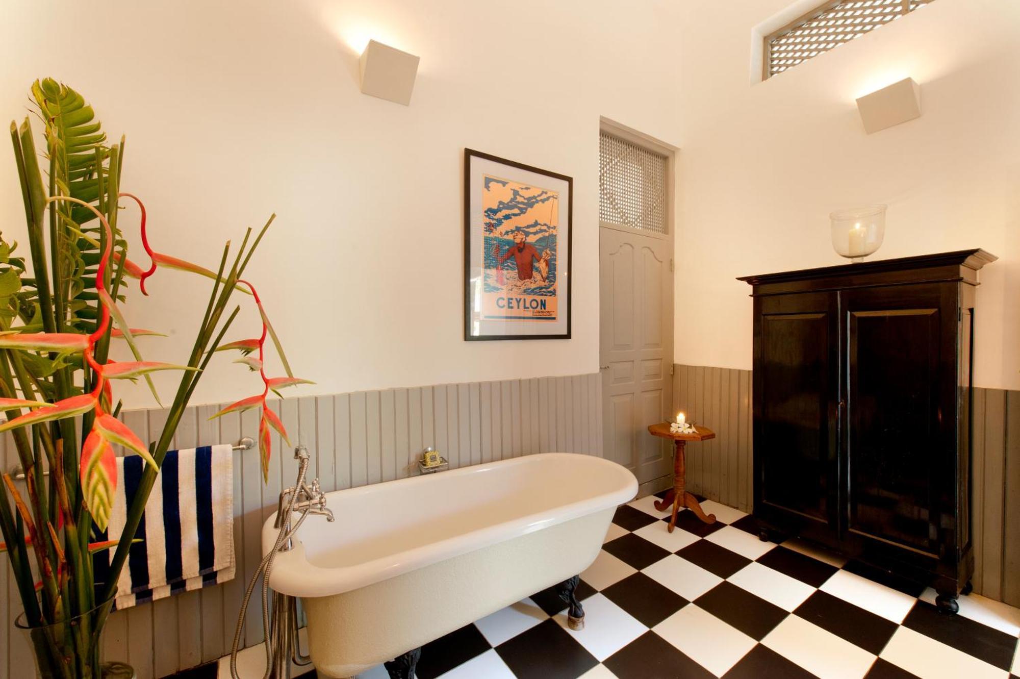 A 03 Bedroom Villa In Galle Fort With Roof Terrace & Pool Exterior foto