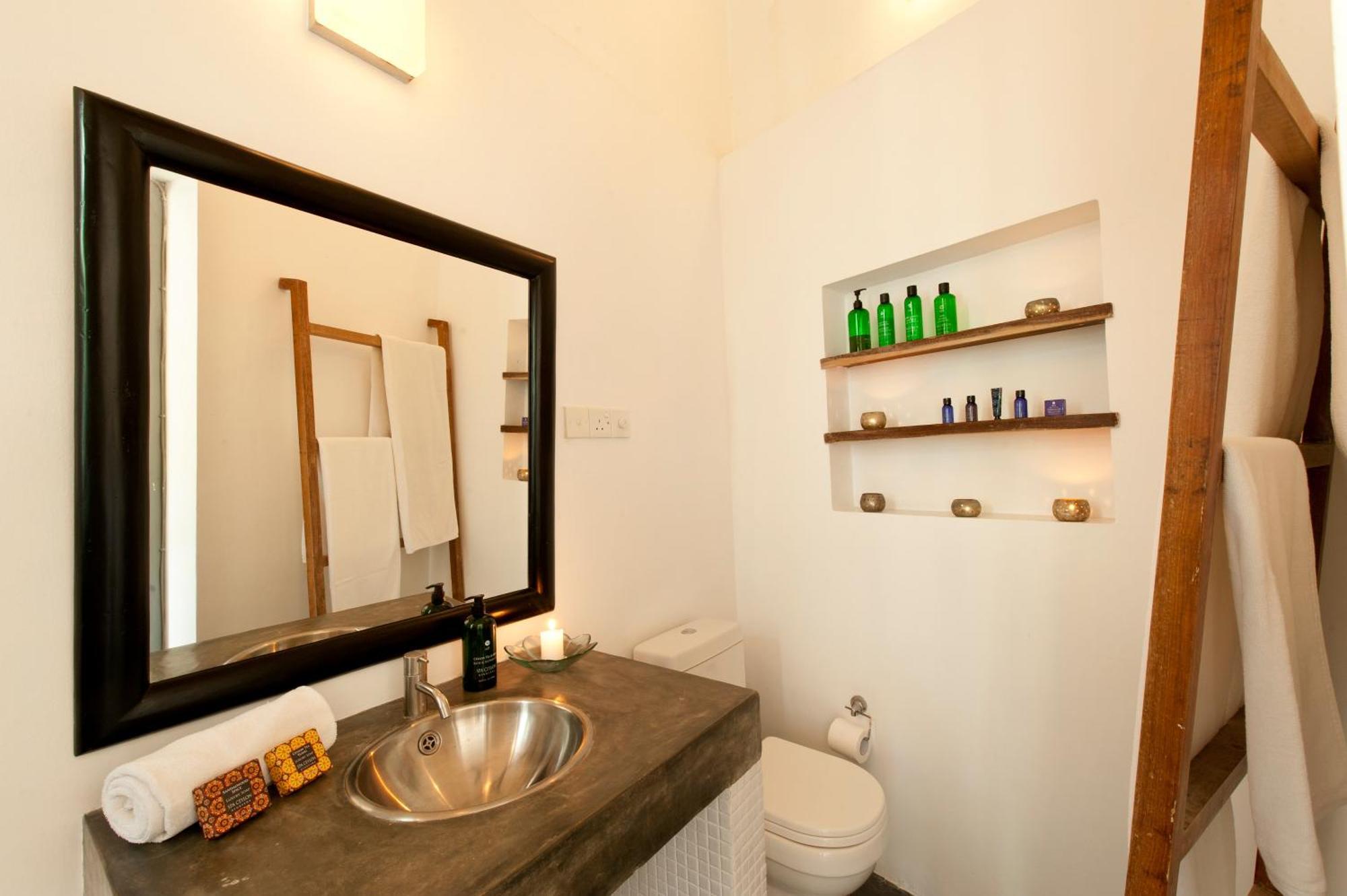 A 03 Bedroom Villa In Galle Fort With Roof Terrace & Pool Exterior foto